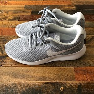 Nike Tanjun in Grey size 8